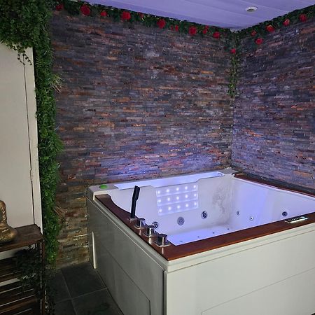 Les Bulles Medievales - Appartement Dedie Au Bien Etre Avec Spa - Netflix Et Wifi - Climatisation Carcassone Kültér fotó